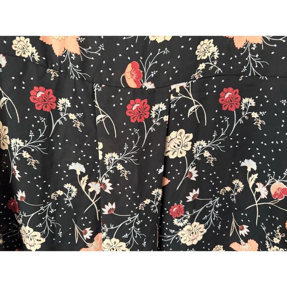 Torrid Black Floral Short Sleeve Blouse‎ Size 3X - Picture 5 of 7